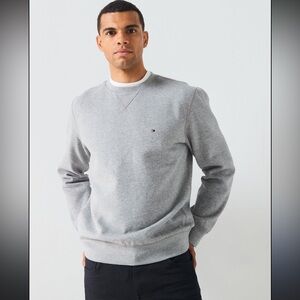 Tommy Hilfiger Light Gray Crewneck Sweater Size Medium